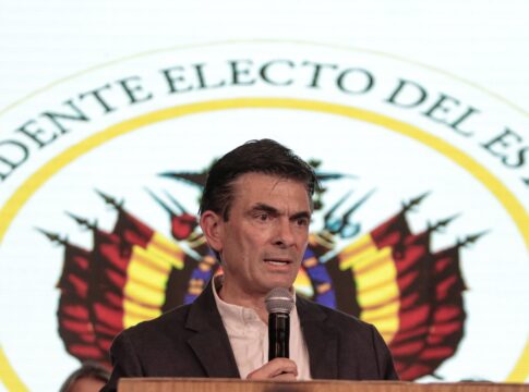 novo-presidente-da-bolivia-toma-posse:-“nunca-mais-vamos-nos-isolar”