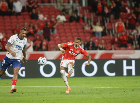 internacional-reclama-de-gol-anulado-na-partida-contra-o-bahia;-veja