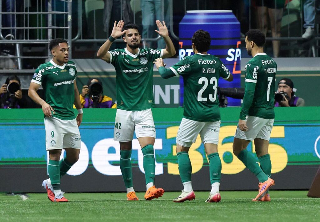 briga-no-topo-da-tabela-movimenta-domingo-do-brasileirao;-veja-jogos