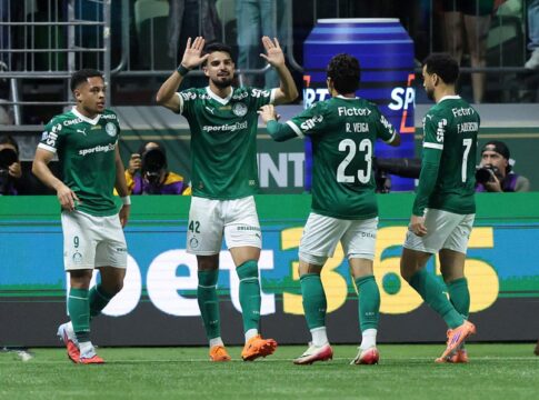 briga-no-topo-da-tabela-movimenta-domingo-do-brasileirao;-veja-jogos