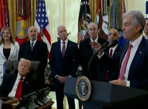 trump-tira-“soneca”-em-reuniao-com-farmaceuticas,-diz-jornal