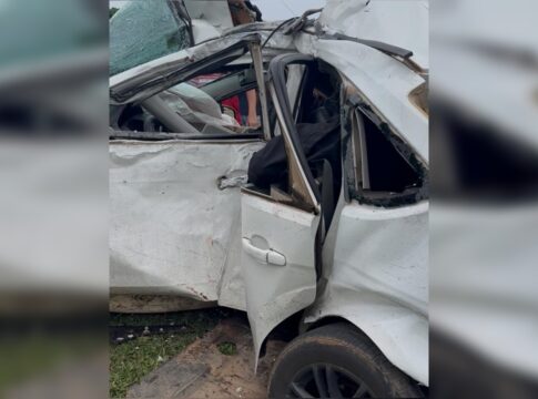 acidente-grave:-3-ficam-feridos-apos-carro-atingir-poste-no-df