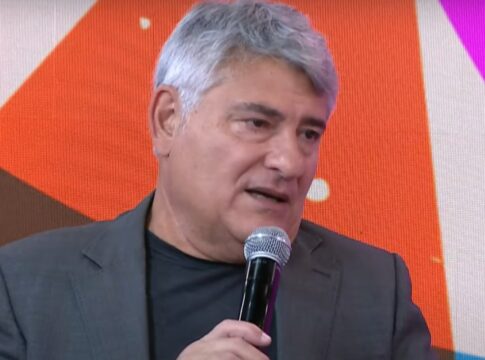cleber-machado-comete-gafe-ao-vivo-e-causa-silencio-na-record