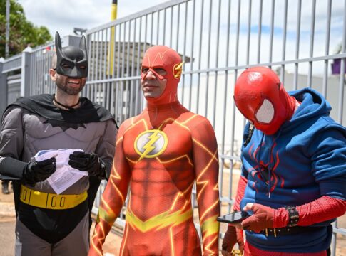 enem:-batman,-flash-e-homem-aranha-se-atrasam-e-perdem-prova-no-df