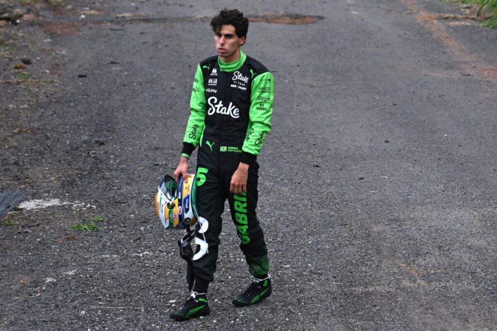 gp-de-sao-paulo:-bortoleto-bate-na-1a-volta-e-abandona-corrida.-video