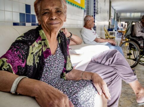 tema-da-redacao-do-enem-ajuda-a-debater-etarismo,-dizem-professores 