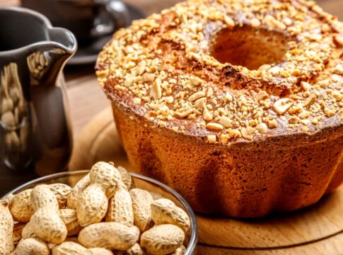 bolo-de-amendoim-macio-e-delicioso-para-o-cafe-da-tarde