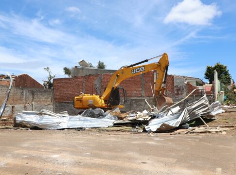 limpeza-completa-em-cidade-destruida-por-tornado-deve-durar-ate-3-dias