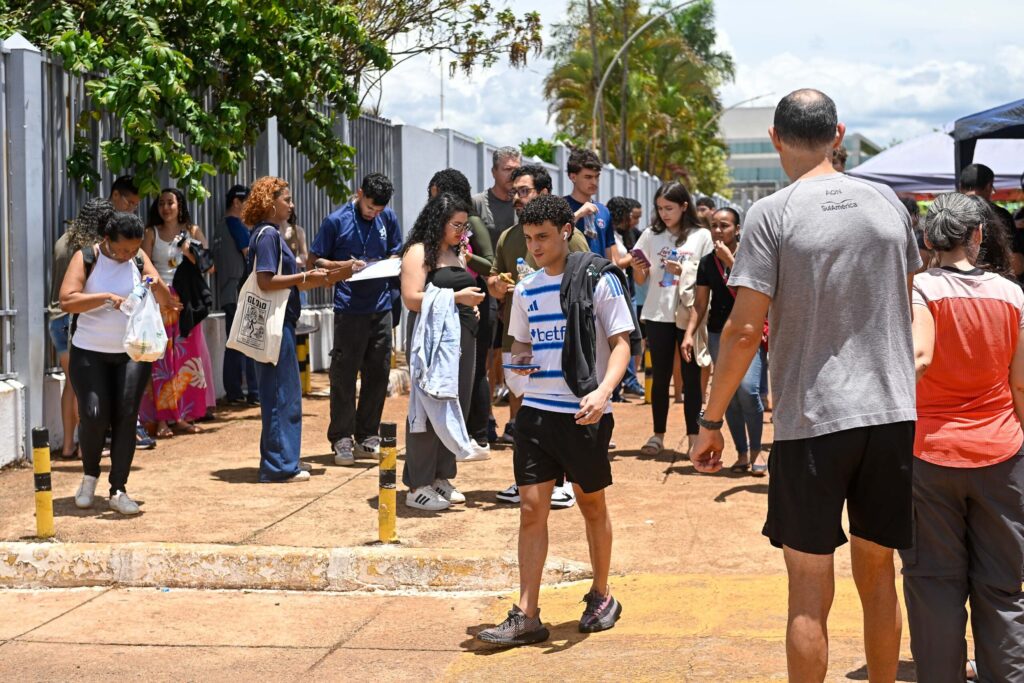 enem-tem-mais-de-3,2-mil-eliminados-no-primeiro-dia.-saiba-motivos