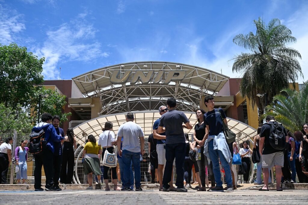 veja-a-opiniao-de-especialistas-sobre-a-prova-do-1o-dia-do-enem-2025