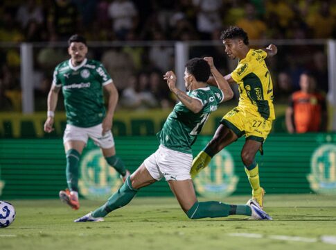 festa-do-centenario:-mirassol-bate-palmeiras-e-embola-luta-pelo-titulo