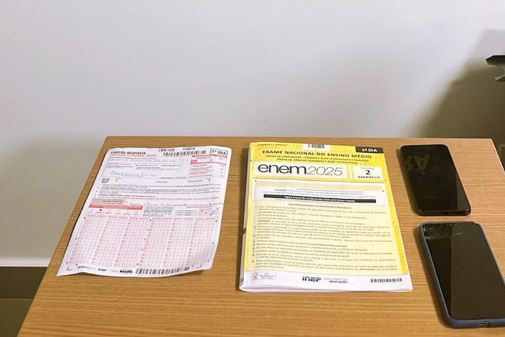 candidato-e-flagrado-com-celular-e-rascunho-digital-durante-o-enem