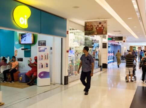 acoes-da-oi-desabam-na-bolsa-apos-empresa-admitir-risco-de-insolvencia