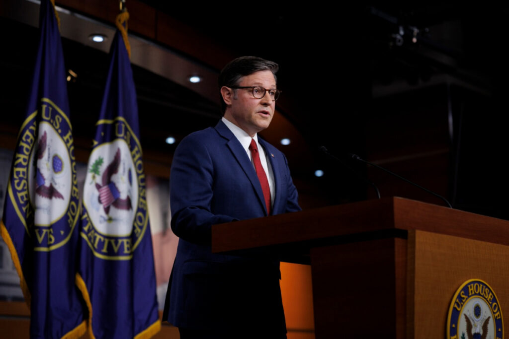 mike-johnson-preve-votacao-em-36h-para-encerrar-shutdown-nos-eua