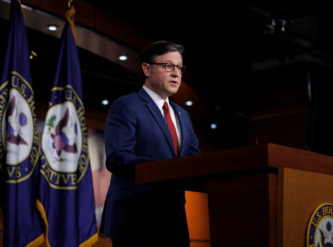 mike-johnson-preve-votacao-em-36h-para-encerrar-shutdown-nos-eua