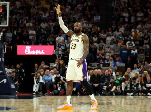 nba:-lebron-lidera-ranking-de-maiores-jogadores-do-seculo;-confira