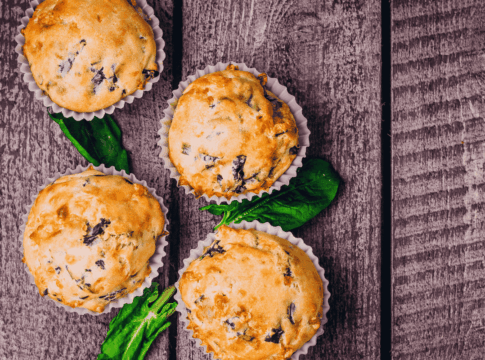 aprenda-a-receita-deliciosa-do-muffin-salgado-de-bacon-com-queijo-canastra