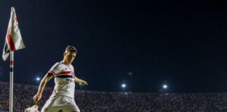 oscar,-do-sao-paulo,-e-levado-ao-hospital-por-alteracoes-cardiologicas