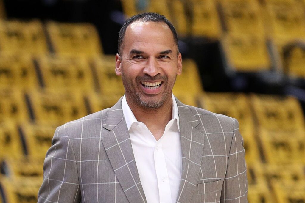 mavericks-demitem-nico-harrison-apos-troca-polemica-de-luka-doncic