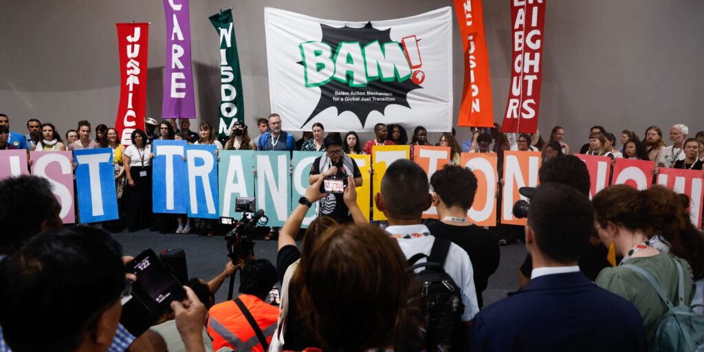 ativistas-protestam-por-transicao-justa-e-financiamento-climatico