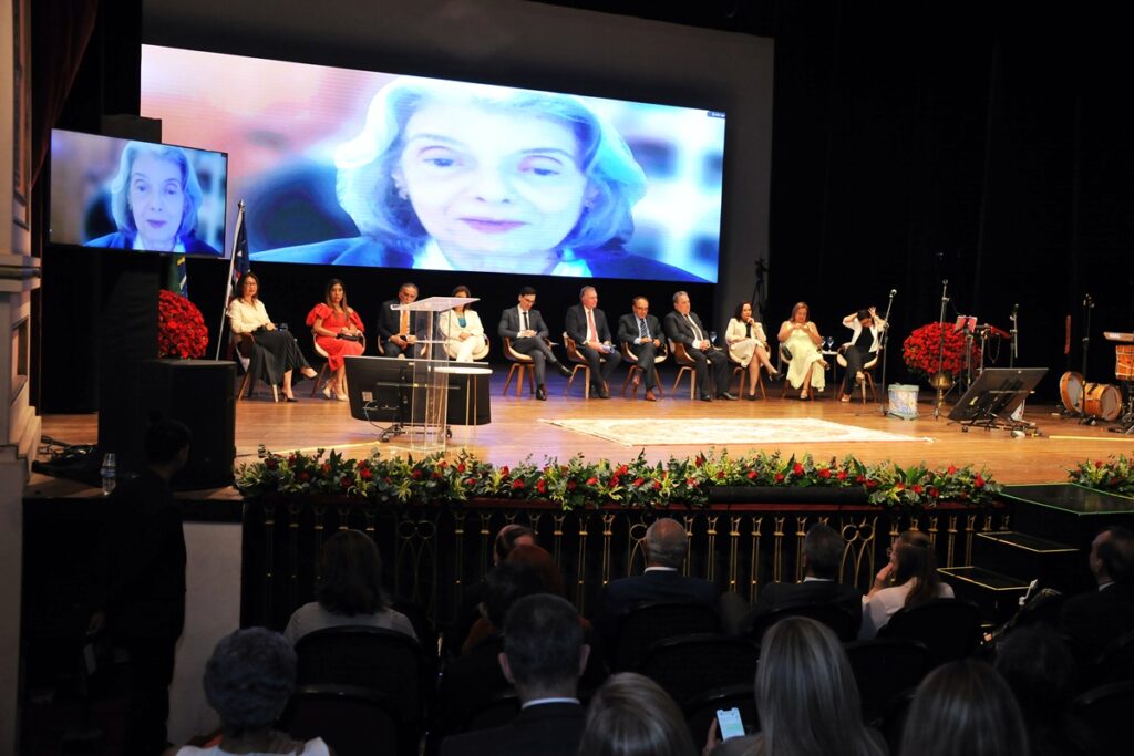 ministra-carmen-lucia-diz-que-a-sociedade-esta-“adoecida-pelos-odios”