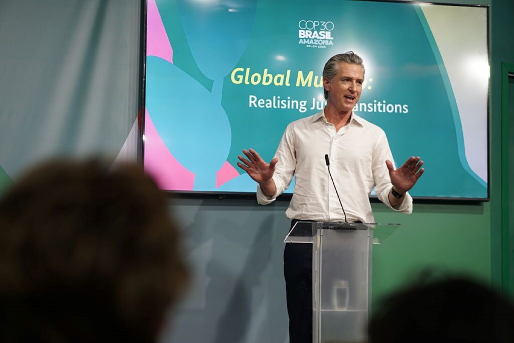 governador-da-california-ataca-tarifaco-de-trump:-“tarifas-bolsonaro”