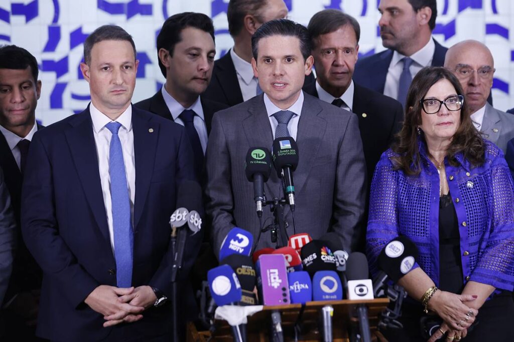 pl-antifaccao:-lider-do-pdt-se-junta-a-oposicao-em-coletiva-de-derrite