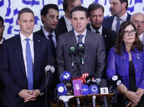 pl-antifaccao:-lider-do-pdt-se-junta-a-oposicao-em-coletiva-de-derrite