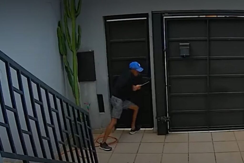 roubo-a-residencia-termina-com-carro-capotado-e-suspeitos-presos-em-sp