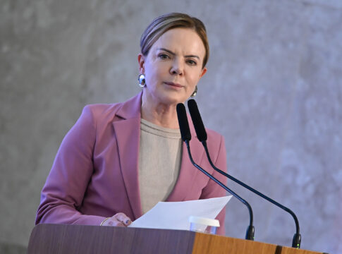 gleisi-comemora-recuo-de-derrite-no-pl-antifaccao:-“importante”