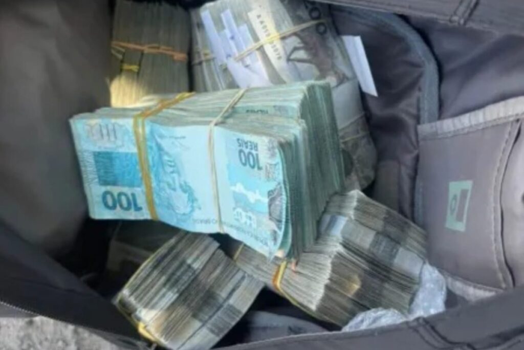 homem-preso-com-r$-850-mil-em-especie-no-go-ia-entregar-dinheiro-no-df