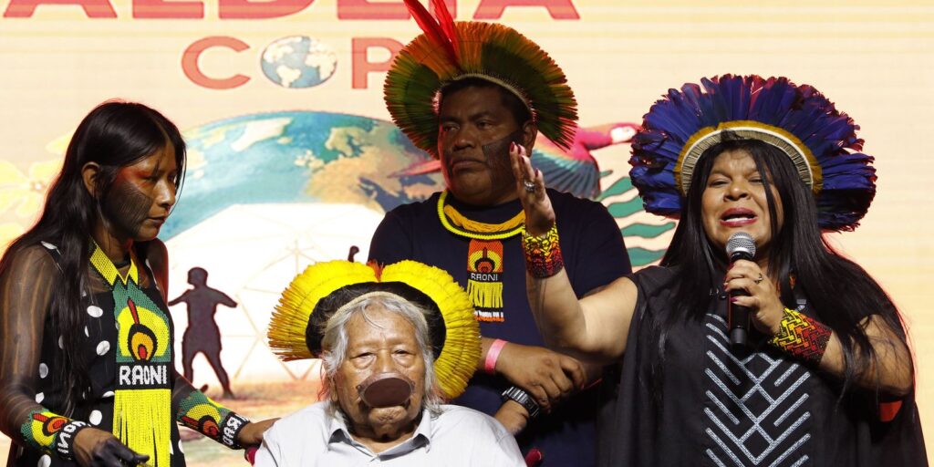 todos-da-mesma-aldeia:-cop30-mobiliza-3-mil-indigenas-em-belem