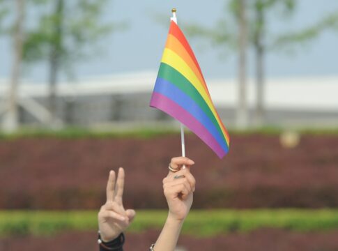 china-remove-dois-aplicativos-de-encontros-gays-de-lojas-on-line