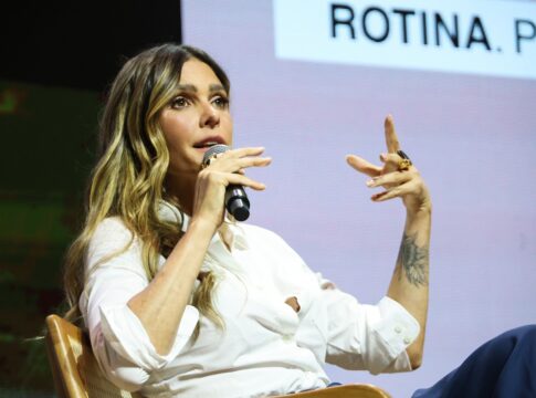 fernanda-lima-encanta-plateia-no-metropoles-talks,-em-sao-paulo