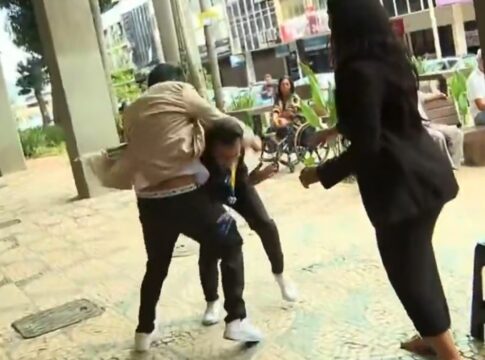video:-produtor-da-tv-globo-e-agredido-durante-gravacao-em-brasilia
