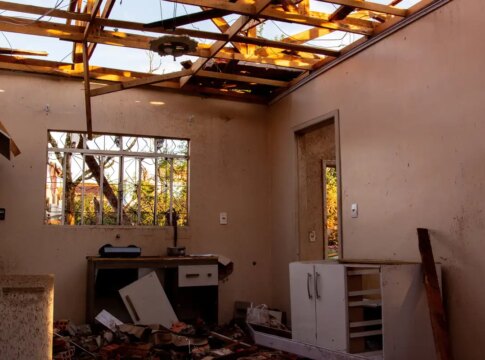 apos-tornado,-rio-bonito-do-iguacu-comeca-trabalhos-de-reconstrucao