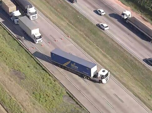 suspeitos-fugiram-apos-amarrar-e-obrigar-motorista-a-bloquear-rodoanel
