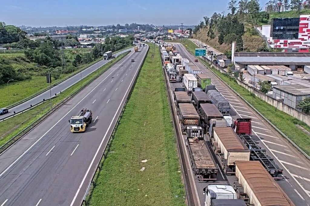 interdicao-no-rodoanel-ja-provoca-mais-de-20-km-de-congestionamento