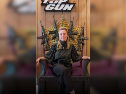 deputada-do-pl-posta-foto-rodeada-de-fuzis:-“game-of-santa-catarina”