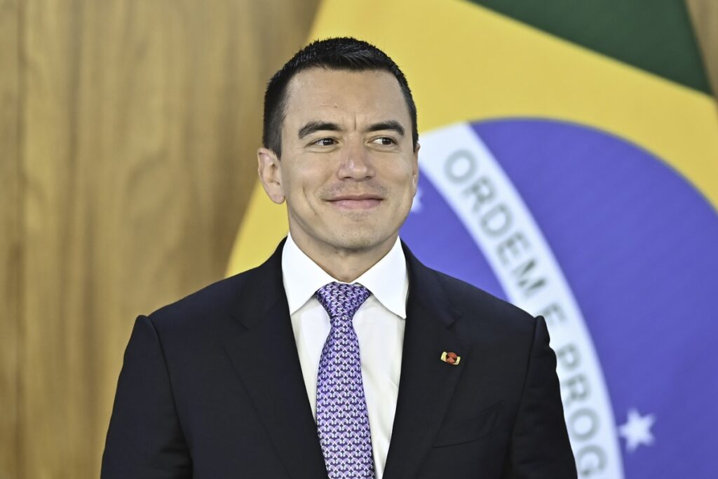 equador:-noboa-apoia-acao-dos-eua-no-caribe-e-ve-maduro-como-ilegitimo