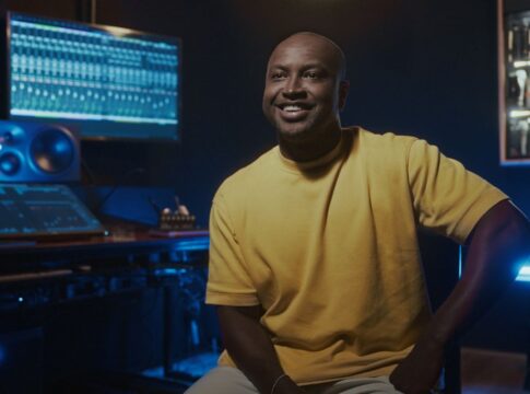 thiaguinho-participa-de-serie-sobre-neguinho-da-beija-flor-e-emociona