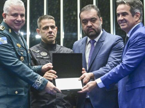 congresso-homenageia-policiais-mortos-durante-a-operacao-contencao