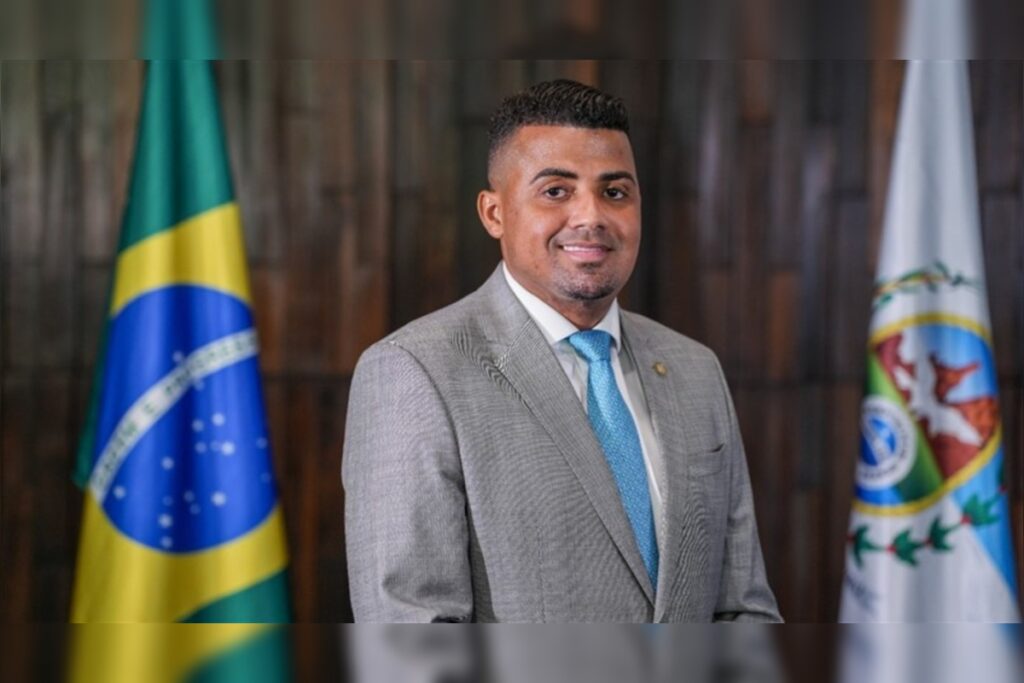 pf-indicia-th-joias-e-quatro-policiais-por-envolvimento-com-faccoes