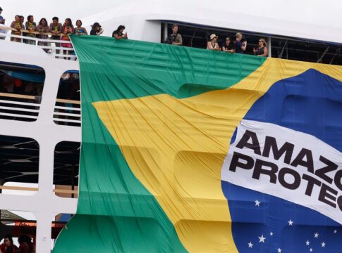 por-justica-climatica-e-social,-barqueata-reune-movimentos-em-belem