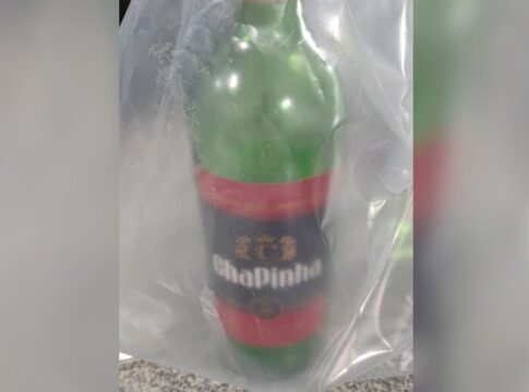 bebida-envenenada:-mulher-passa-mal-apos-beber-vinho-com-soda-caustica