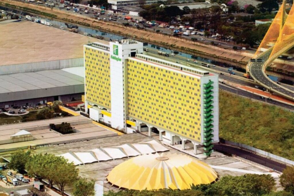tragedia-no-holiday-inn:-estrangeiro-e-achado-morto-em-hotel-de-sp