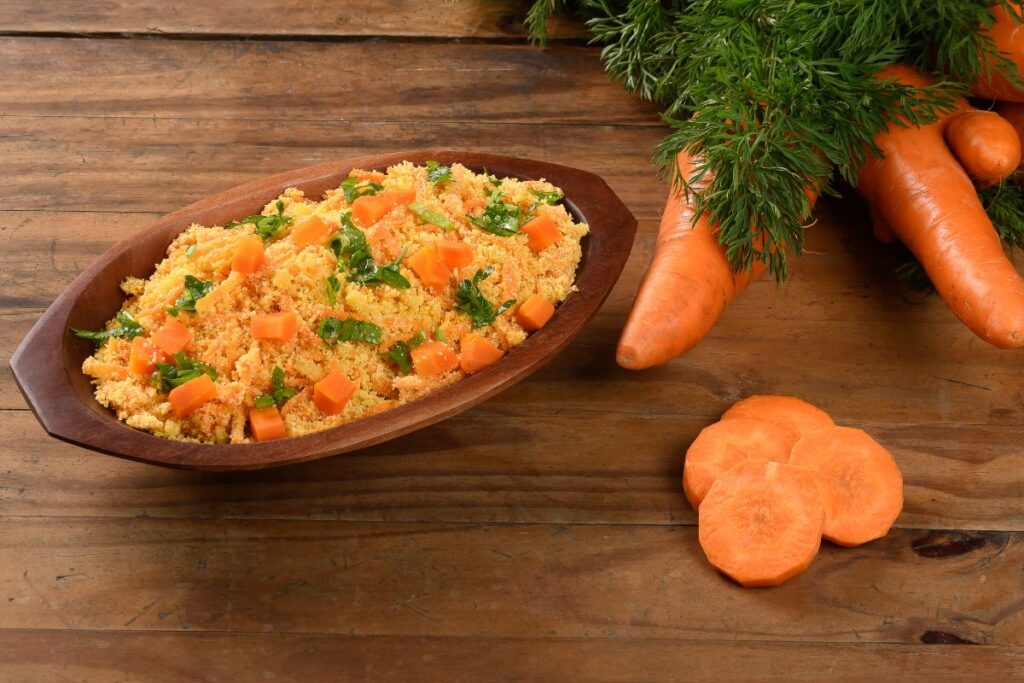 farofa-de-couve-com-cenoura:-saia-do-obvio-com-a-receita-fit-e-gostosa