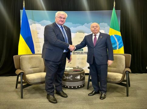 apesar-de-tensao-recente,-vieira-se-reune-com-o-chanceler-da-ucrania