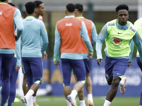 vinicius-junior-diz-que-selecao-evolui-sob-comando-de-carlo-ancelotti