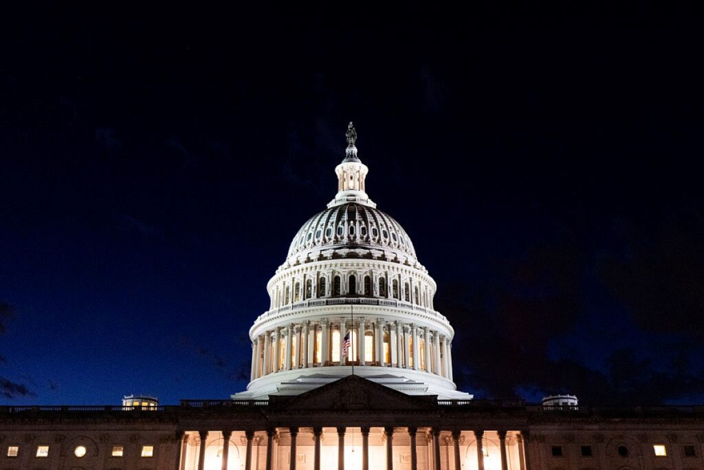 camara-dos-eua-aprova-acordo-para-encerrar-maior-shutdown-da-historia